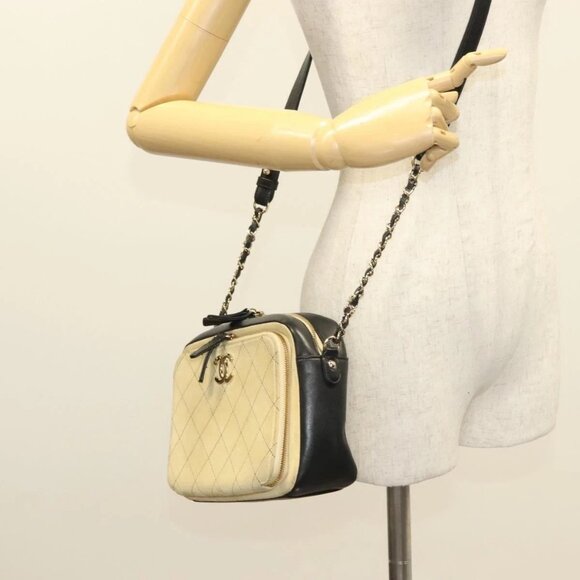 CHANEL Matelasse Chain Shoulder Bag Suede Ivory Gold CC Auth - Picture 14 of 16